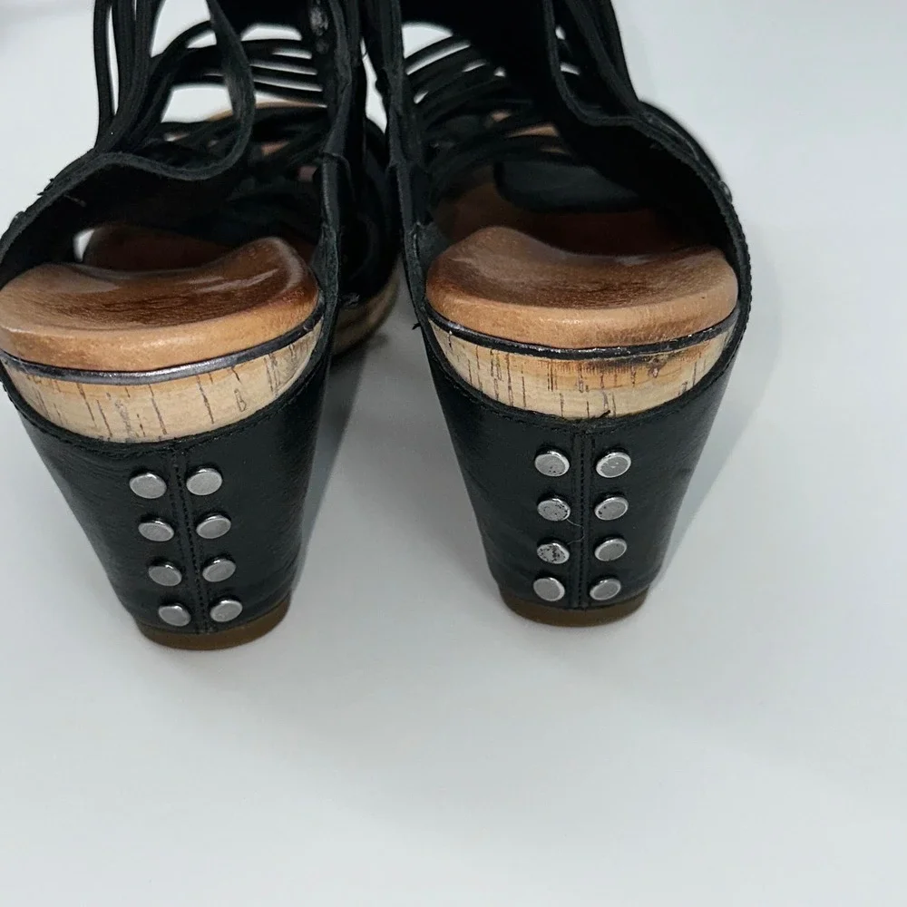 UGG Wedge Sandals Black Leather Strappy Studded Heel Casual Shoes‎  7 Hilarie